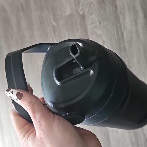 Nike sports drink holder with handle. 64 fl oz. Black and white - Picture 2 of 7